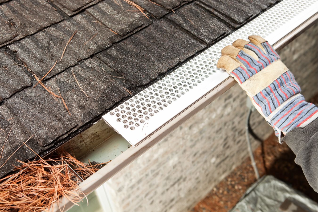 Signs you need gutter repairs
